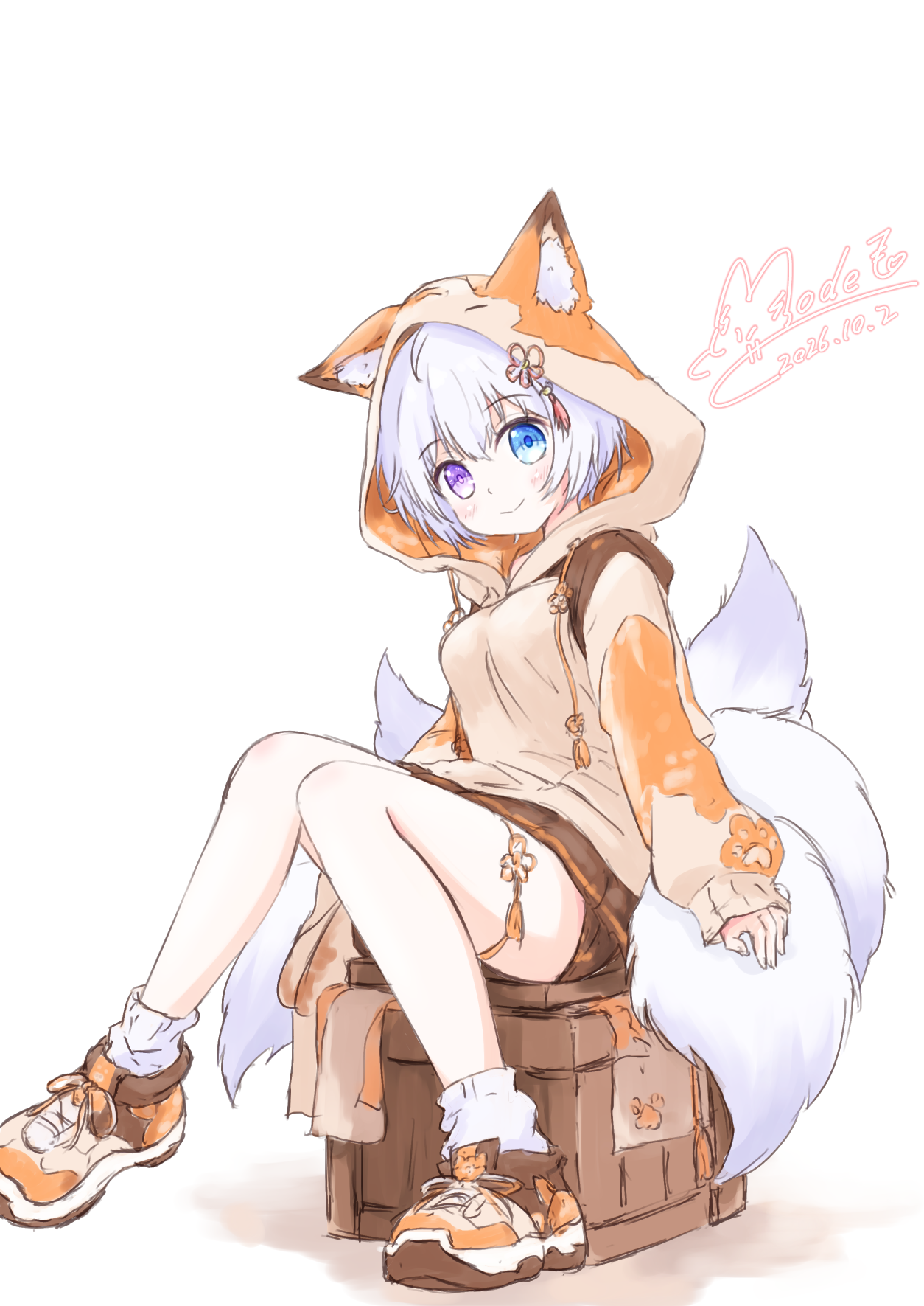 ふわふわの尻尾と狐のパーカーの女の子